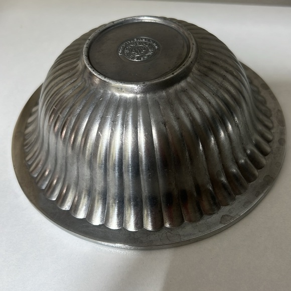 Wilton Armetale Flutes and Pearls Snack Bowl - Picture 3 of 4